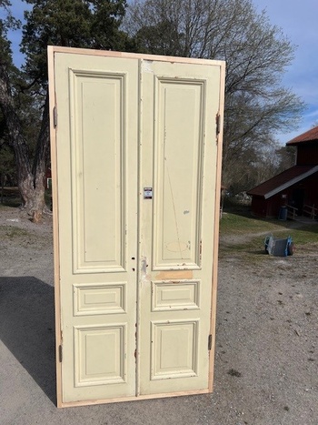 Pardörr med karm, 117x245, finns på Överjärva Byggnadsvård