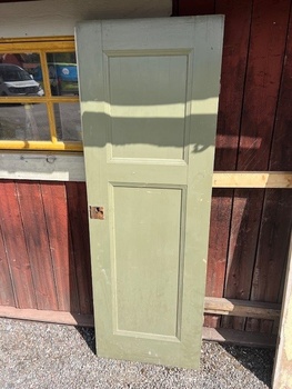 Enkeldörr 62-63x180-183, finns på Överjärva