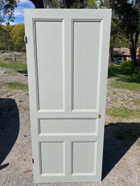 Enkeldörr, 89x209, finns på Överjärva Byggnadsvård