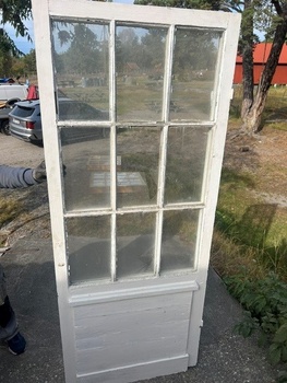 Enkeldörr med glas, 84x203, finns på Överjärva