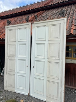 Parskjutdörr, 120x270, finns på Överjärva.
