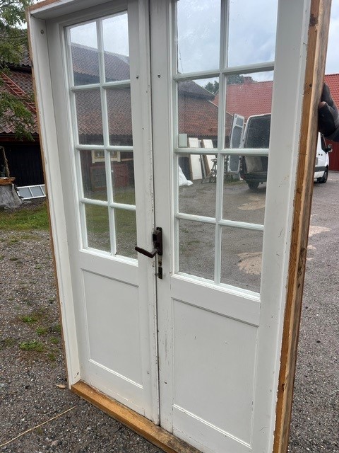 Kopplad pardörr, 130x209, finns på Överjärva Byggnadsvård