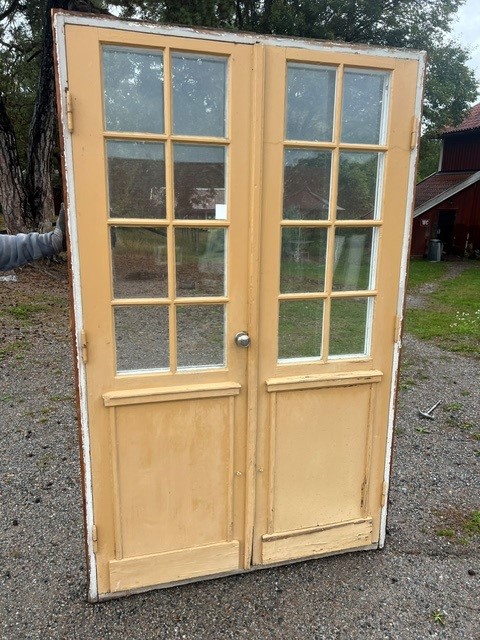 Kopplad pardörr, 130x209, finns på Överjärva Byggnadsvård