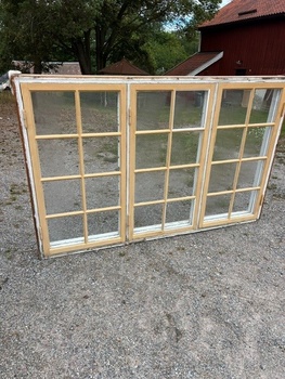Fönster med karm, 123x193, finns på Överjärva Byggnadsvård