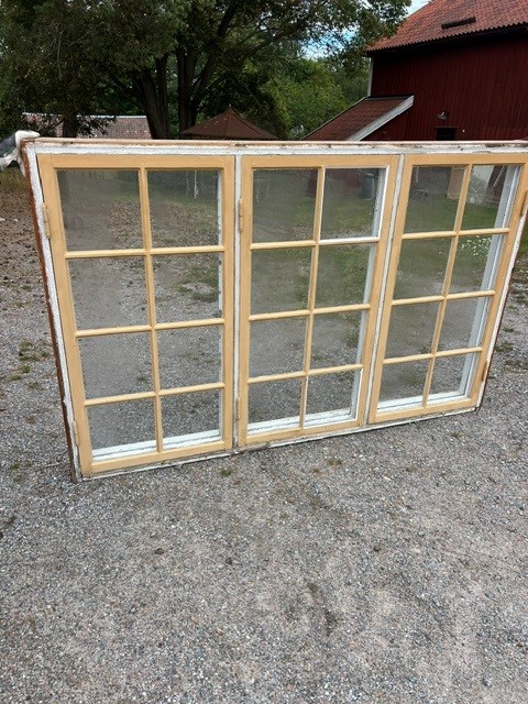 Fönster med karm, 123x193, finns på Överjärva Byggnadsvård
