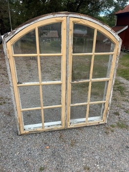 Fönster med karm, 131x149,finns på Överjärva