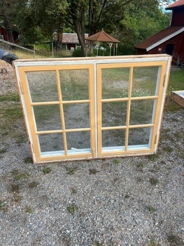 Fönster med karm, 100x130, finns på Överjärva Byggnadsvård