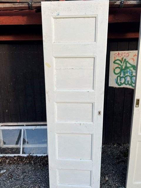 Enkeldörr, 58x204, finns på överjärva