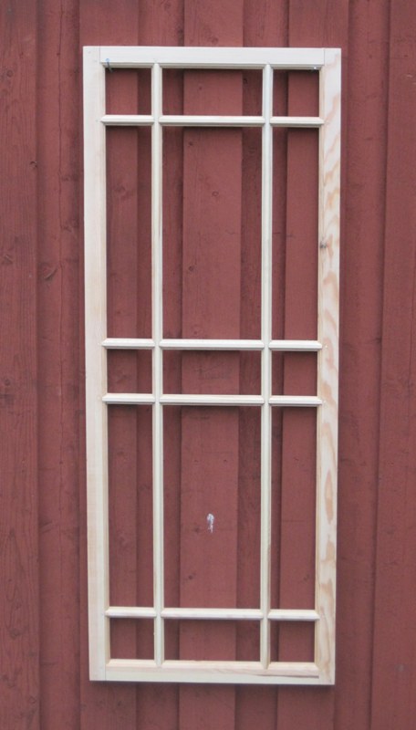 Fönster med spröjs 15 rutor, finns i Överjärva