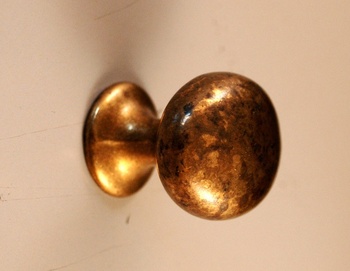 Oval knopp i antik mässing