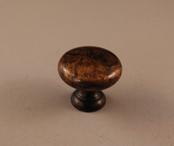Knopp i antikbehandlad mässing. 27 mm