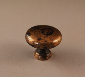 Knopp i antikbehandlad mässing. 32 mm
