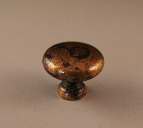 Knopp i antikbehandlad mässing. 32 mm
