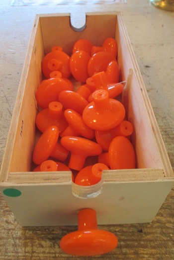 Knopp, orange plast, NOS
